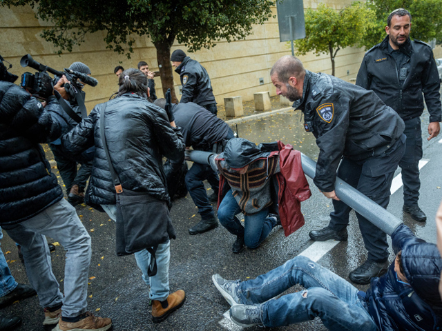 Перекрытие проезда в министерства в Иерусалиме: акция протеста противников юридической реформы. Фоторепортаж