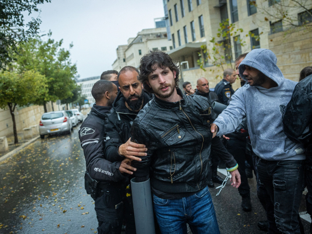 Перекрытие проезда в министерства в Иерусалиме: акция протеста противников юридической реформы. Фоторепортаж