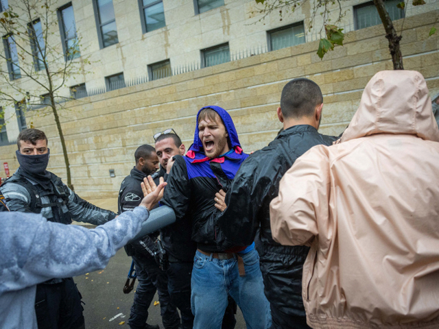 Перекрытие проезда в министерства в Иерусалиме: акция протеста противников юридической реформы. Фоторепортаж