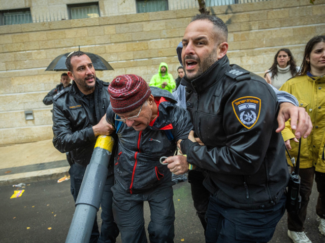 Перекрытие проезда в министерства в Иерусалиме: акция протеста противников юридической реформы. Фоторепортаж