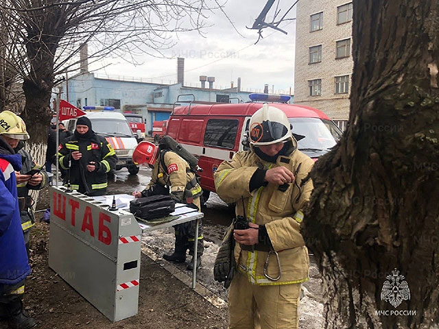 Возник пожар на Ярославском моторном заводе, выпускающем двигатели для танков