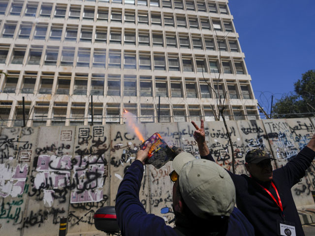 In Beirut, the “party of depositors” staged a protest against the Central Bank