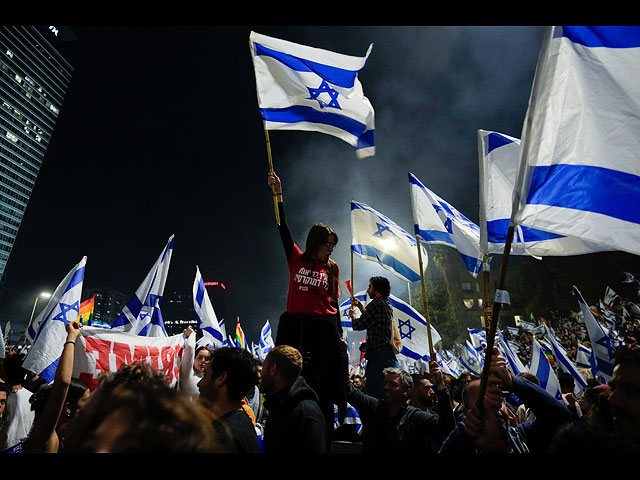 "Парализующий протест" в Тель-Авиве после отставки министра обороны. Фоторепортаж