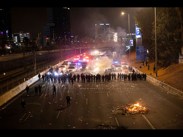 "Парализующий протест" в Тель-Авиве после отставки министра обороны. Фоторепортаж