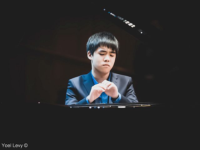 Первое место и золотая медаль – 18-летний Кевин Чен (Канада), сыгравший в финале Первый концерт Чайковского