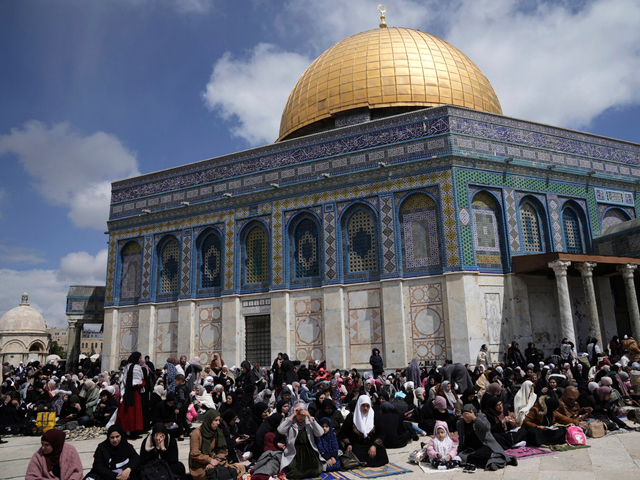 Полиция: во вторую пятницу Рамадана на Храмовую гору поднялись 105 тысяч мусульман
