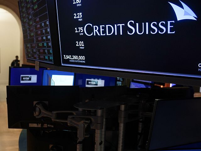 Примерно 1000 сотрудников Credit Suisse лишились бонусов