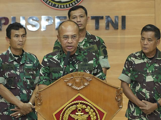 “Indonesian Army Suffers Losses in Operation to Rescue Captured New Zealand Pilot”