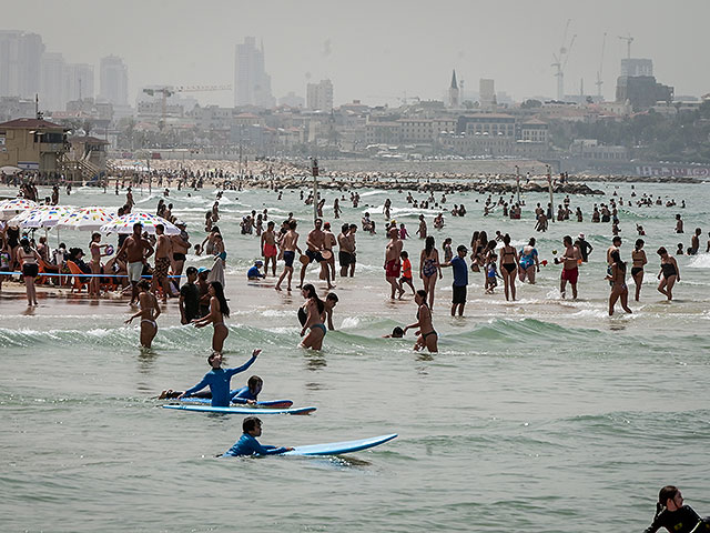 Минздрав разрешил купание на большинстве пляжей Герцлии, Бат-Яма и Тель-Авива