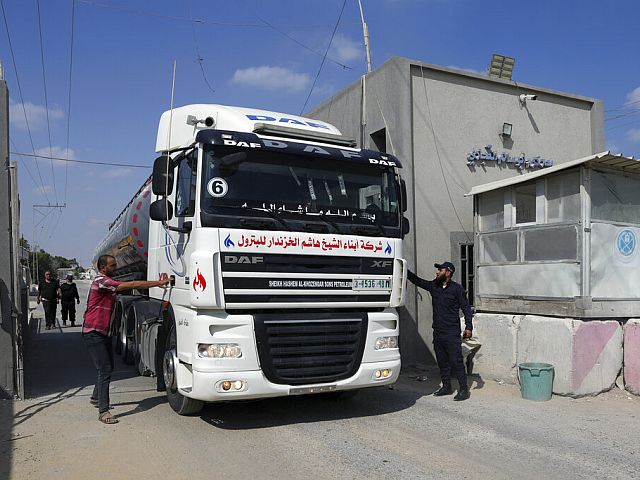 Власти Израиля постепенно открывают КПП на границе Газы