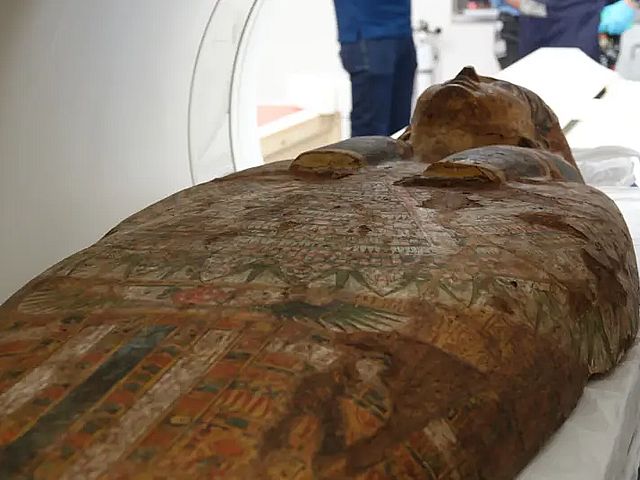 В "Шаарей Цедек" сделали CT египетским саркофагам