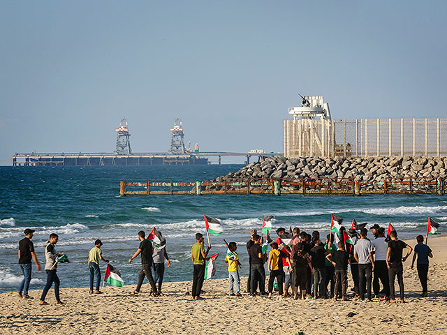 "Отцам в тюрьмы": дети Газы отправили записки "морским путем"