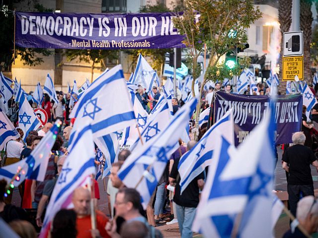 В городах Израиля начались акции протеста против юридической реформы