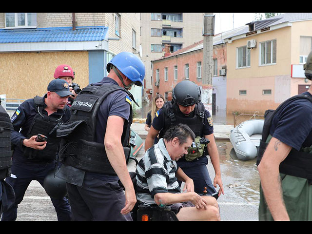 Спасательная операция после разрушения Каховской ГЭС. Фоторепортаж