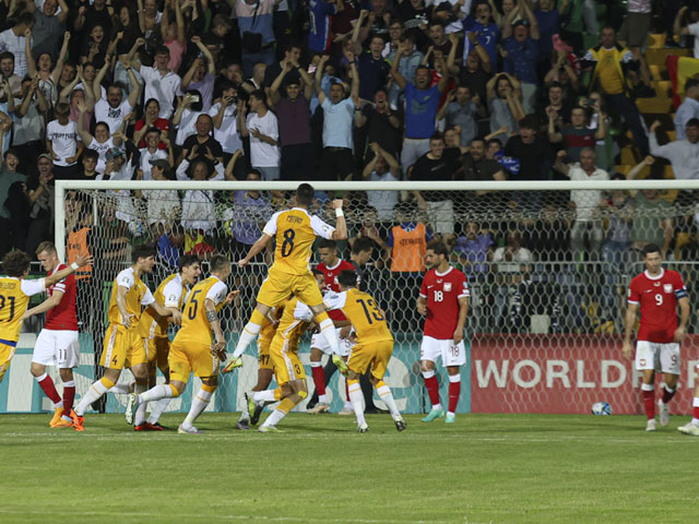 Сборная Молдовы победила поляков, проигрывая 0:2