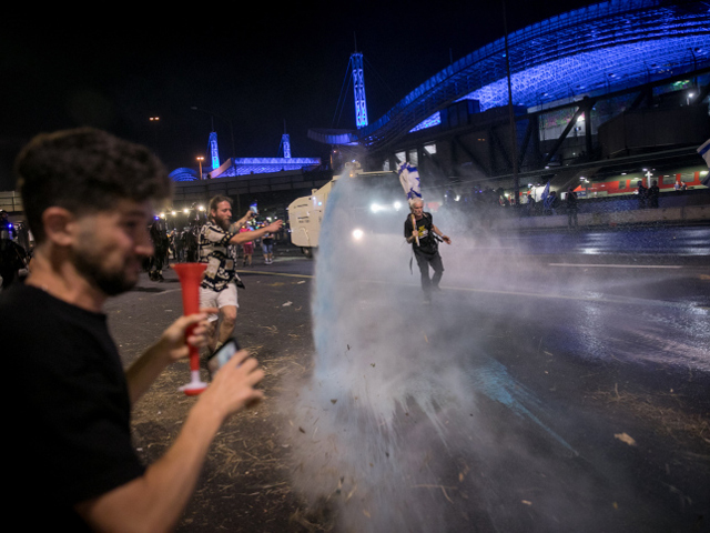 Акция протеста на шоссе Аялон в Тель-Авиве после отставки Эшеда. Фоторепортаж