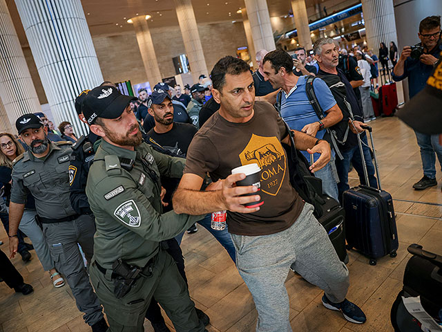 Акция протеста в "Бен-Гурионе", полиция задерживает нарушителей порядка