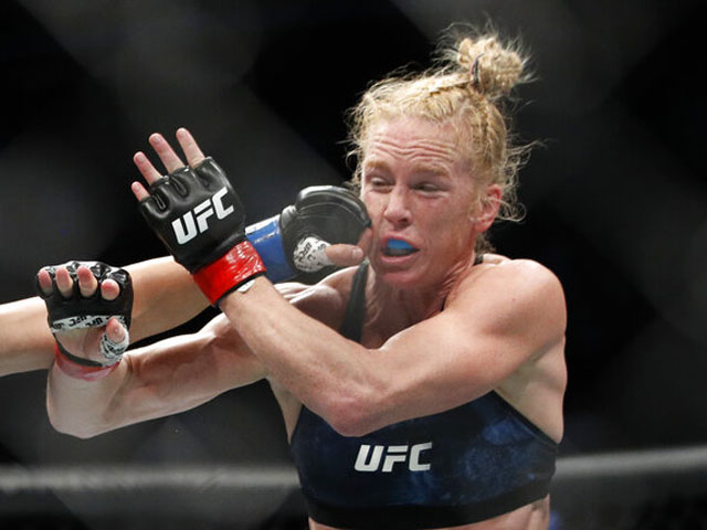 UFC. Бразильянка "удушила" Холли Холм при помощи "захвата ниндзя ...
