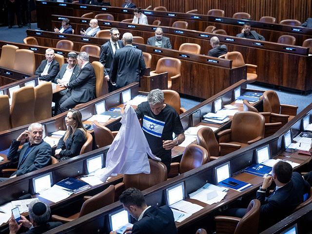 Перед голосованием в Кнессете: разногласия в оппозиции, строгие распоряжения в коалиции