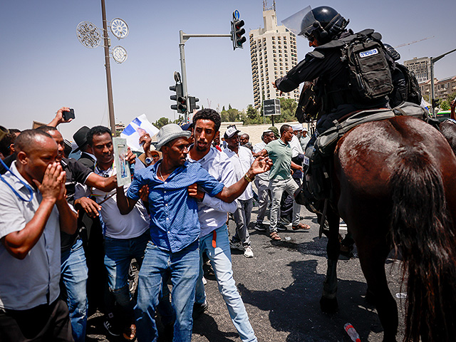 Полиция применила силу для разгона демонстрантов в Иерусалиме