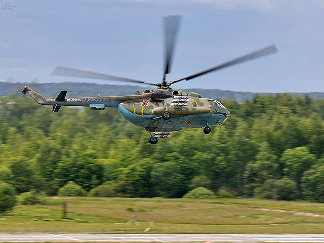 ГУР: в Украине приземлился российский вертолет Ми-8, пилот сдался ВСУ