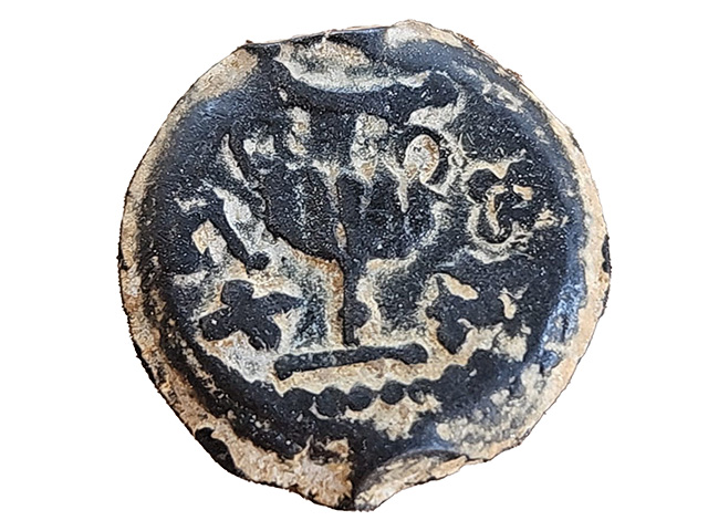 Монета времен восстания евреев против римлян, найденная в кладке акведука