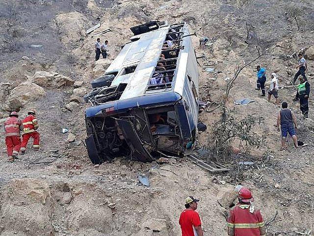 
На юге Перу автобус упал в пропасть, десятки погибших (иллюстрация)