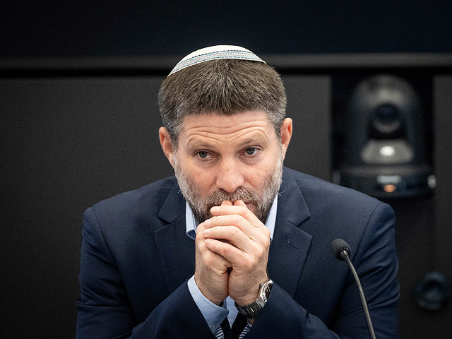 Smotrich Proposes Ban on Banks Charging Commissions: “Globes”
