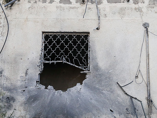 В результате ракетного обстрела Сдерота повреждены несколько домов