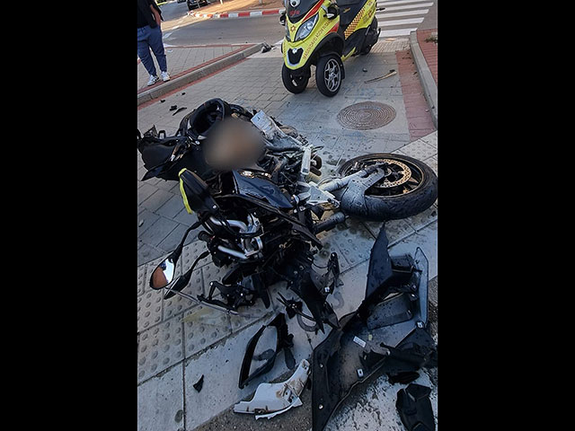ДТП в Холоне, тяжело травмирован мотоциклист