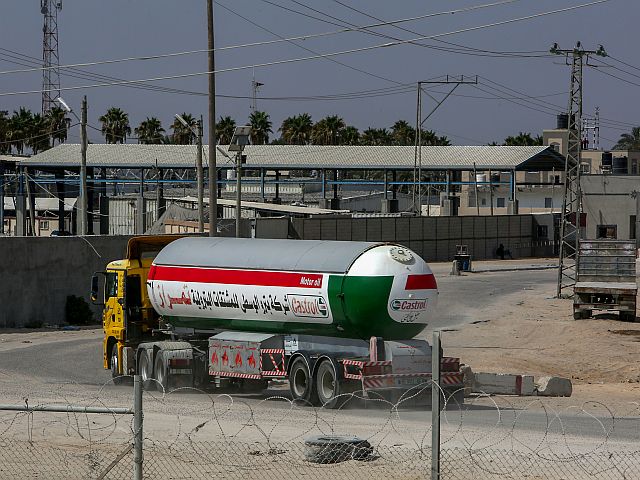 Военно-политический кабинет утвердил решение о "минимальном" увеличении поставок топлива в Газу