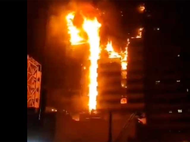 В одной из башен 17-этажной частной больницы в Тегеране вспыхнул пожар