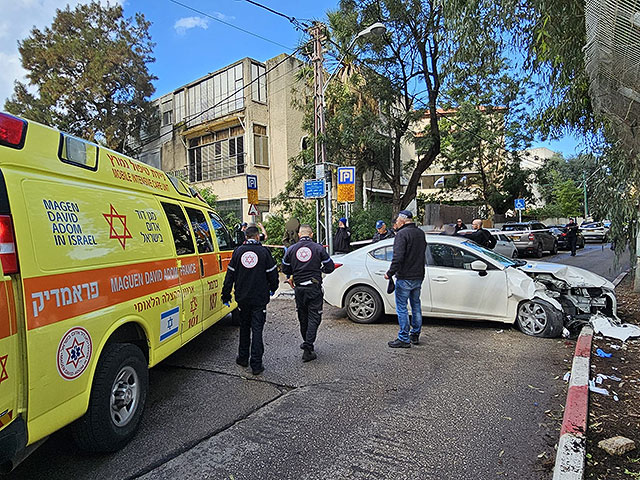 В Хайфе автомобиль сбил молодого мужчину, пострадавший в тяжелом состоянии
