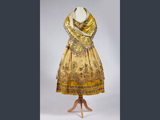 Costume worn by La Carmencita, c.1890. Silk, net, beads, sequins; 145.0 x 71.0 x 71.0 cm