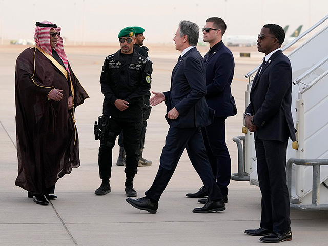 US Secretary of State Lands in Riyadh
