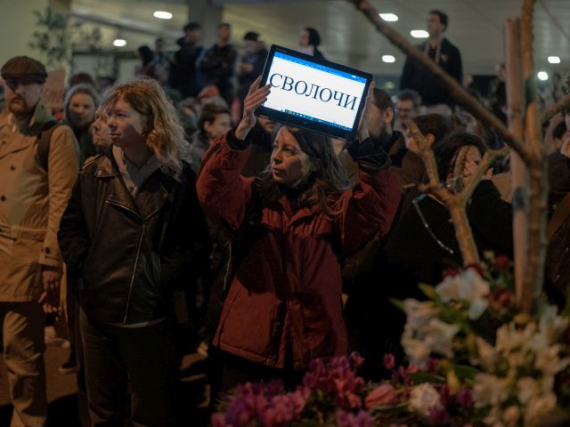 "Убийцы и палачи". Акция в память о Навальном около посольства РФ в Тель-Авиве. Фоторепортаж