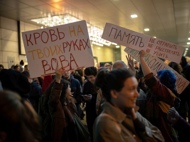 "Убийцы и палачи". Акция в память о Навальном около посольства РФ в Тель-Авиве. Фоторепортаж