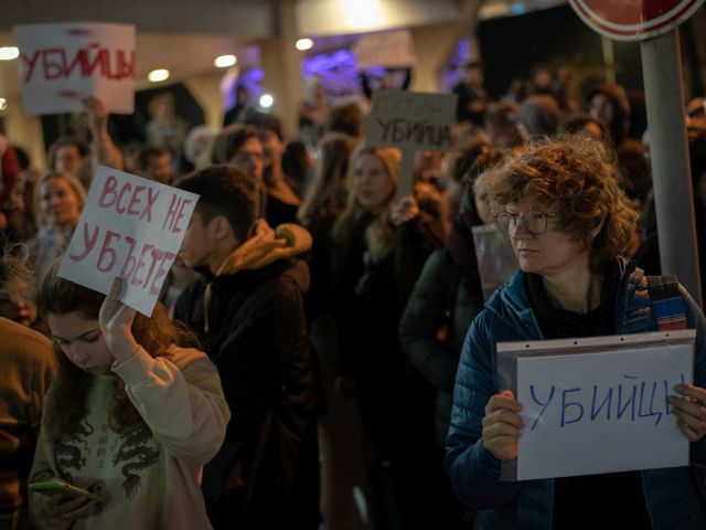 "Убийцы и палачи". Акция в память о Навальном около посольства РФ в Тель-Авиве. Фоторепортаж