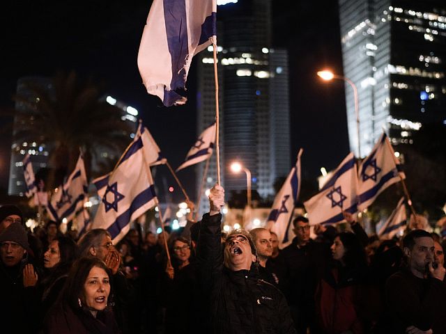 Акции протеста в Израиле: против Нетаниягу, за освобождение заложников. Фоторепортаж
