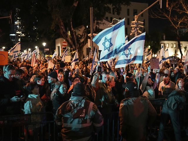 Акции протеста в Израиле: против Нетаниягу, за освобождение заложников. Фоторепортаж
