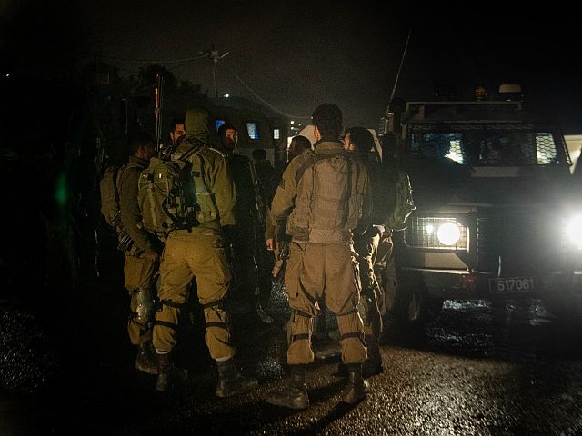 В Гуш-Эционе палестинский водитель пытался совершить наезд на израильских военнослужащих