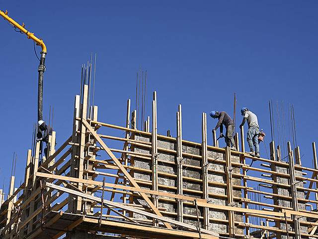 Een rechtszaak bij het Hooggerechtshof is aangespannen tegen de ‘particuliere’ import van buitenlandse werknemers naar bouwplaatsen in Israël
