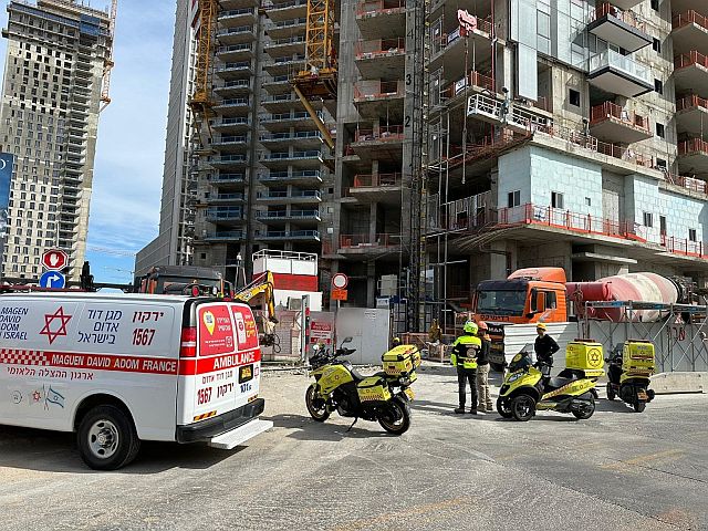 На стройке в Тель-Авиве насмерть разбился рабочий