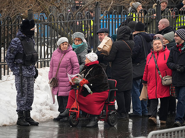 Алексея Навального похоронили на Борисовском кладбище в Москве. Фоторепортаж