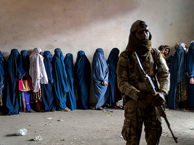 Афганские талибы начали аресты женщин, нарушающих исламский дресс-код