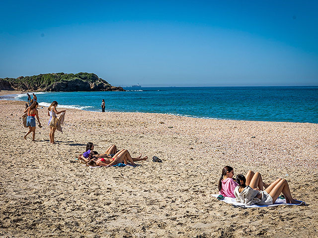 "Летние" мартовские дни на пляжах Израиля. Фоторепортаж
