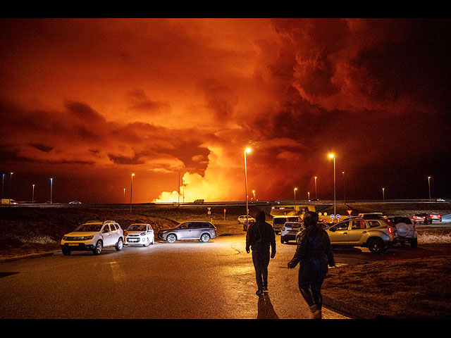Извержение вулкана началось на полуострове Рейкьянес в Исландии. Фоторепортаж
