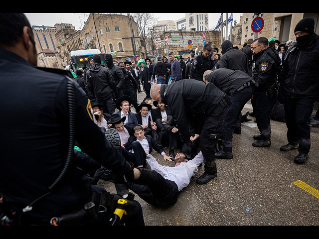 "Сталин - это здесь": ультраортодоксы протестуют против призыва в ЦАХАЛ. Фоторепортаж