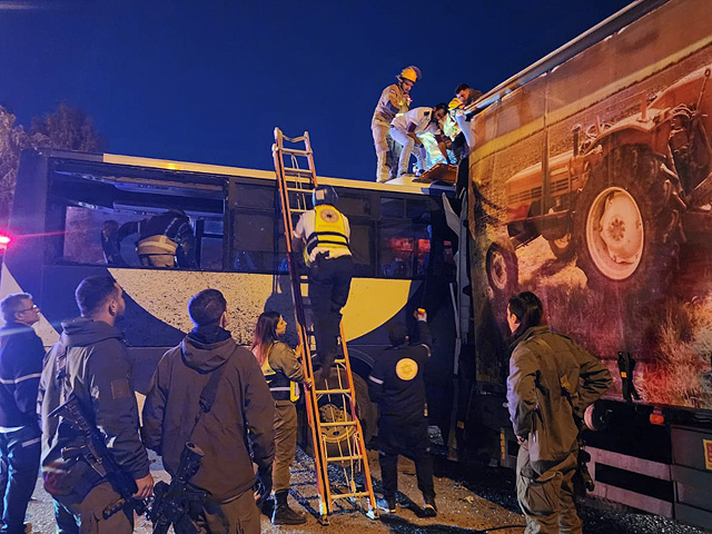 В Негеве результате столкновения грузовика-трейлера и автобуса тяжелые травмы получили два человека