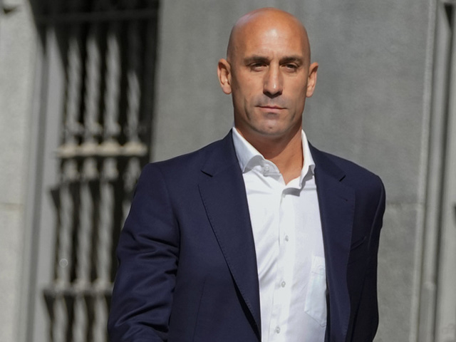 Бывший глава Федерации футбола Испании может оказаться в тюрьме за поцелуй без согласия